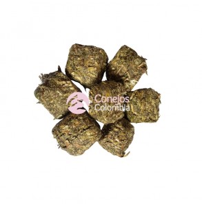 Cubos de heno de alfalfa para conejos, cobayas, chinchillas y otros roedores. Envío a Bogotá, Medellín, Cali y toda Colombia.